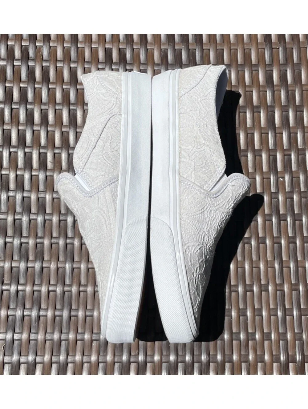 VANS Classic Slip-On Sneakers Floral Lace Pattern Women Size 9.5 Ivory